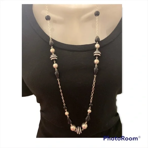 Traded* Vintage Black/White/Silver Glass Beads on a silver tone necklace - Picture 3 of 4